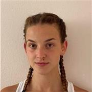 Buongiorno a tutt*. Sono Elena, ho 21 anni e sono una studentessa di medicina. Da quattro anni impartisco lezioni private a ragazz* delle medie e superiori; sono disponibile per lezioni di matematica, fisica, chimica, biologia, scienze naturali